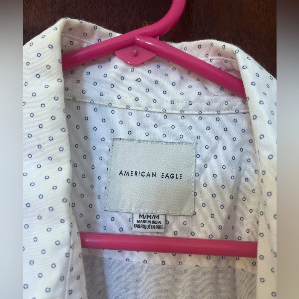 ❌SOLD❌American Eagle , White with Blue Polka Dots, Short Sleeve Button Up. - Picture 2 of 4